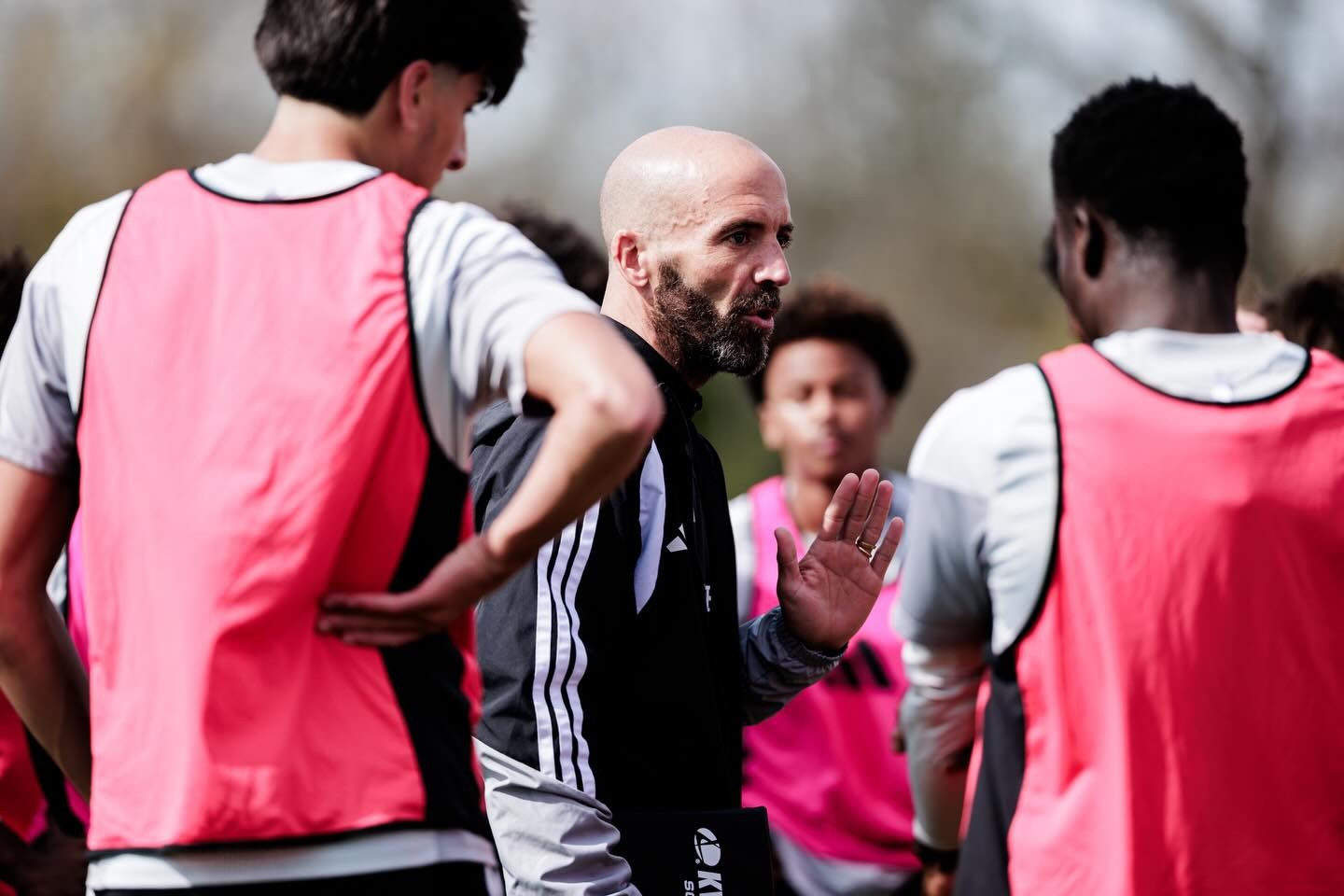 Técnico irmão de Higuaín é demitido de time da MLS por comentário sexista contra árbitra: 'Isso é jogo de homens'