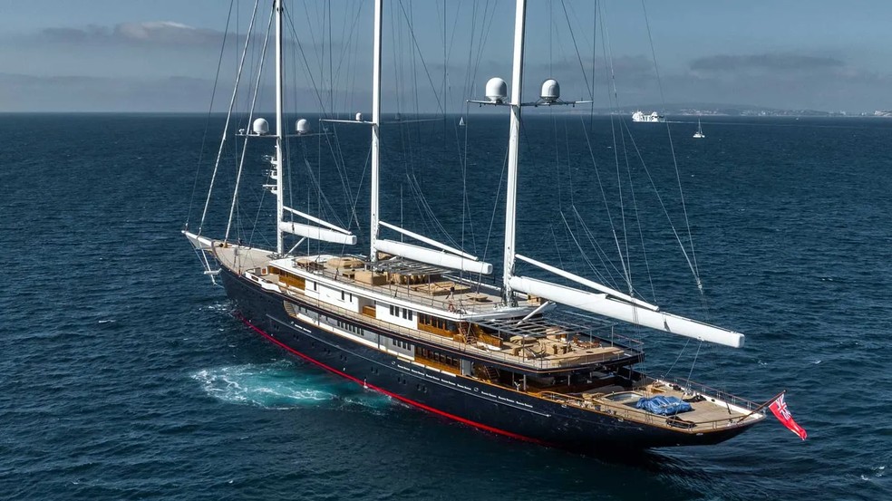 Um dos megaiates mais famosos, o Koru, do fundador da Amazon, Jeff Bezos, é o maior do mundo movido à vela — Foto: Divulgação/Boat International