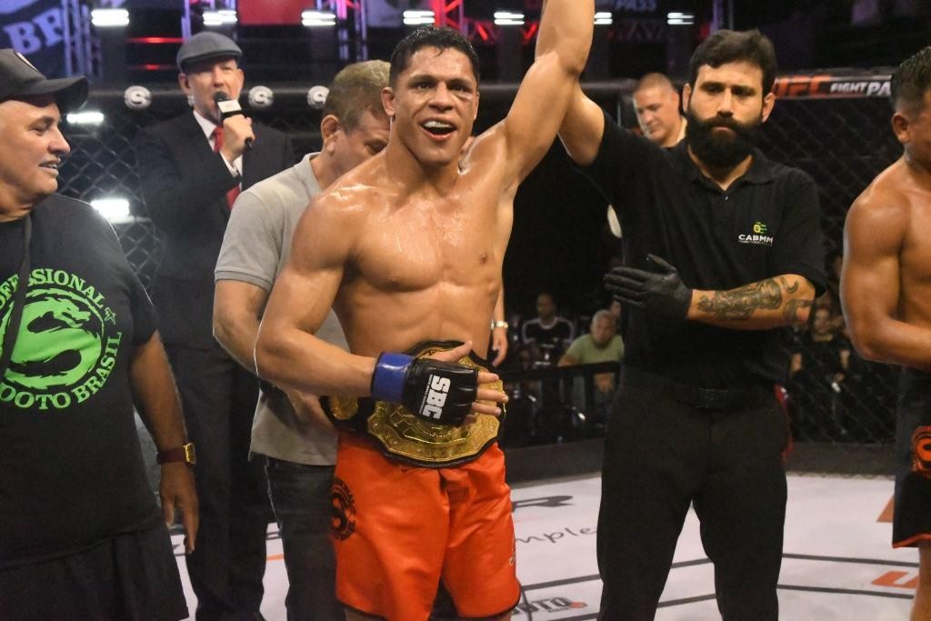 Bruno Fernando conquista cinturão no Shooto Brasil 139 - QTU Questões do Universo