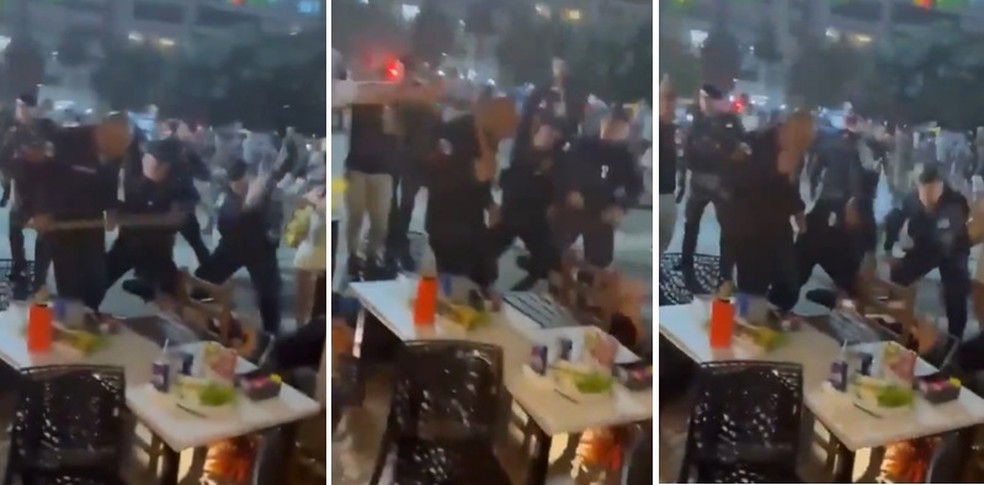 Três policiais militares agridem um torcedor argentino em quiosque da orla de Copacabana — Foto: Reprodução/redes sociais