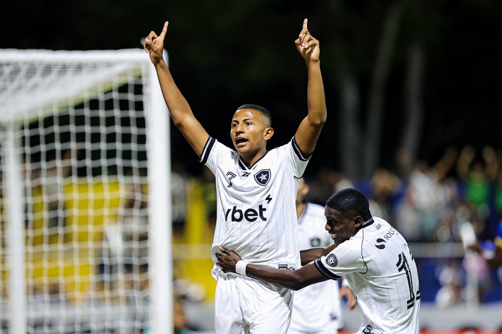 Incansável: autor do gol do Botafogo contra o Sampaio Corrêa, Kauan Toledo fez cinco partidas nos últimos oito dias — Foto: Arthur Barreto/Botafogo