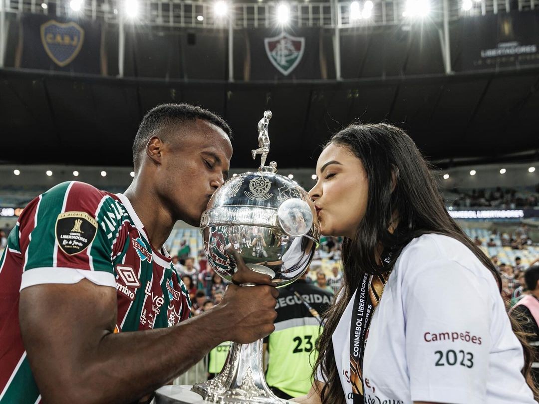 Jhon Arias, do Fluminense, celebra título ao lado da mulher Yadid Alejandra — Foto: Reprodução/Instagram