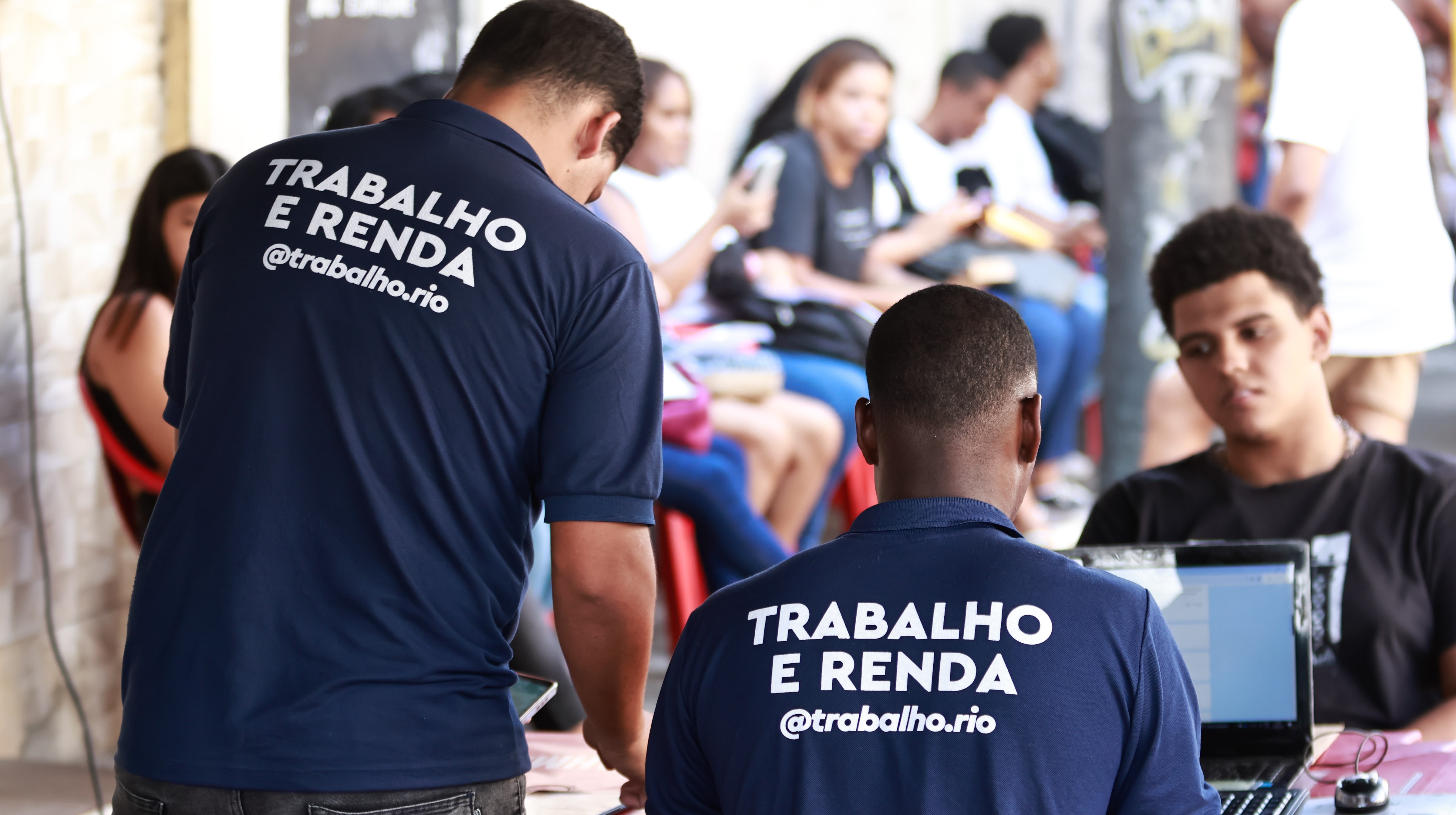 Trabalha Rio leva orientação profissional gratuita a três bairros da cidade. Veja quais