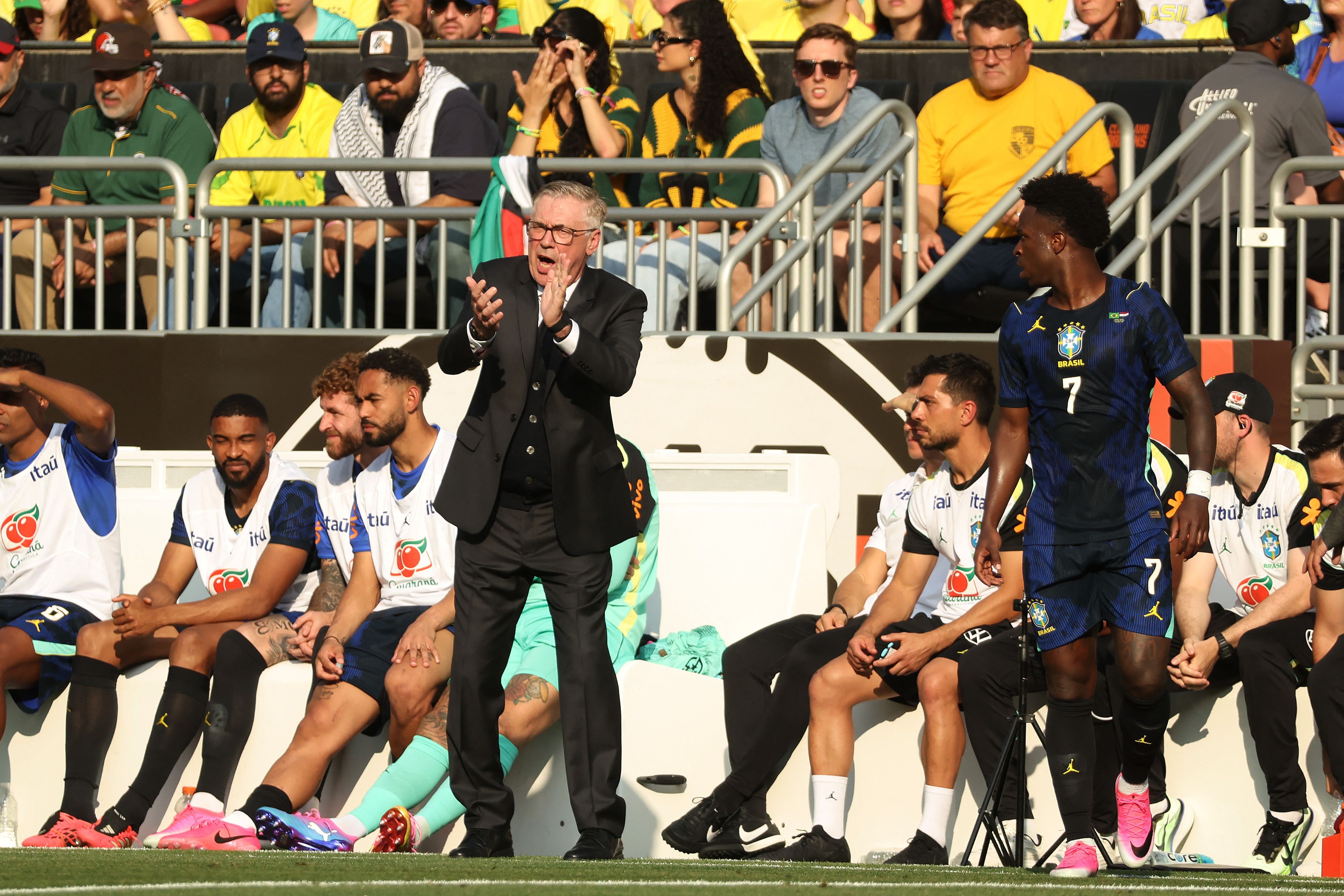 Ancelotti diz que Wesley fará exames após lesão e revela que já tem escalação da estreia na Copa do Mundo