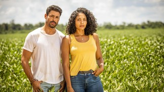 Aline (Barbara Reis) e Caio (Cauã Reymond), protagonistas de "Terra e paixão" — Foto: João Miguel Júnior/Globo
