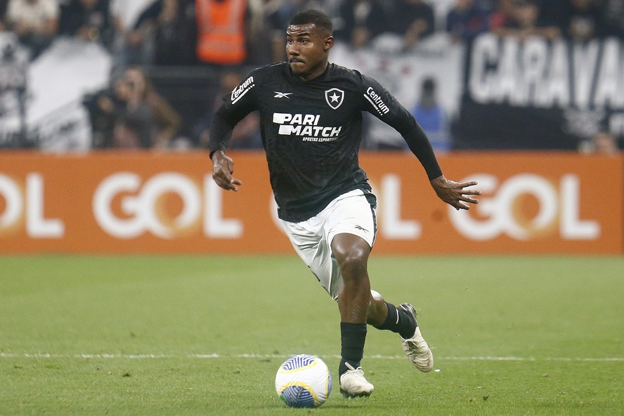 Cuiabano vai se firmando como titular no Botafogo após poucos jogos pelo clube