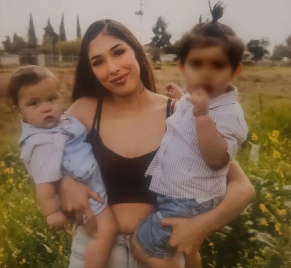 Bebê de 1 ano morre após ser deixado em carro a alta temperatura enquanto a mãe fazia procedimento estético em spa