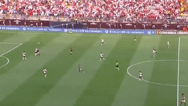 Gol de Gabigol (Flamengo) contra o River Plate, na final da Libertadores de 2019 — Foto: Reprodução