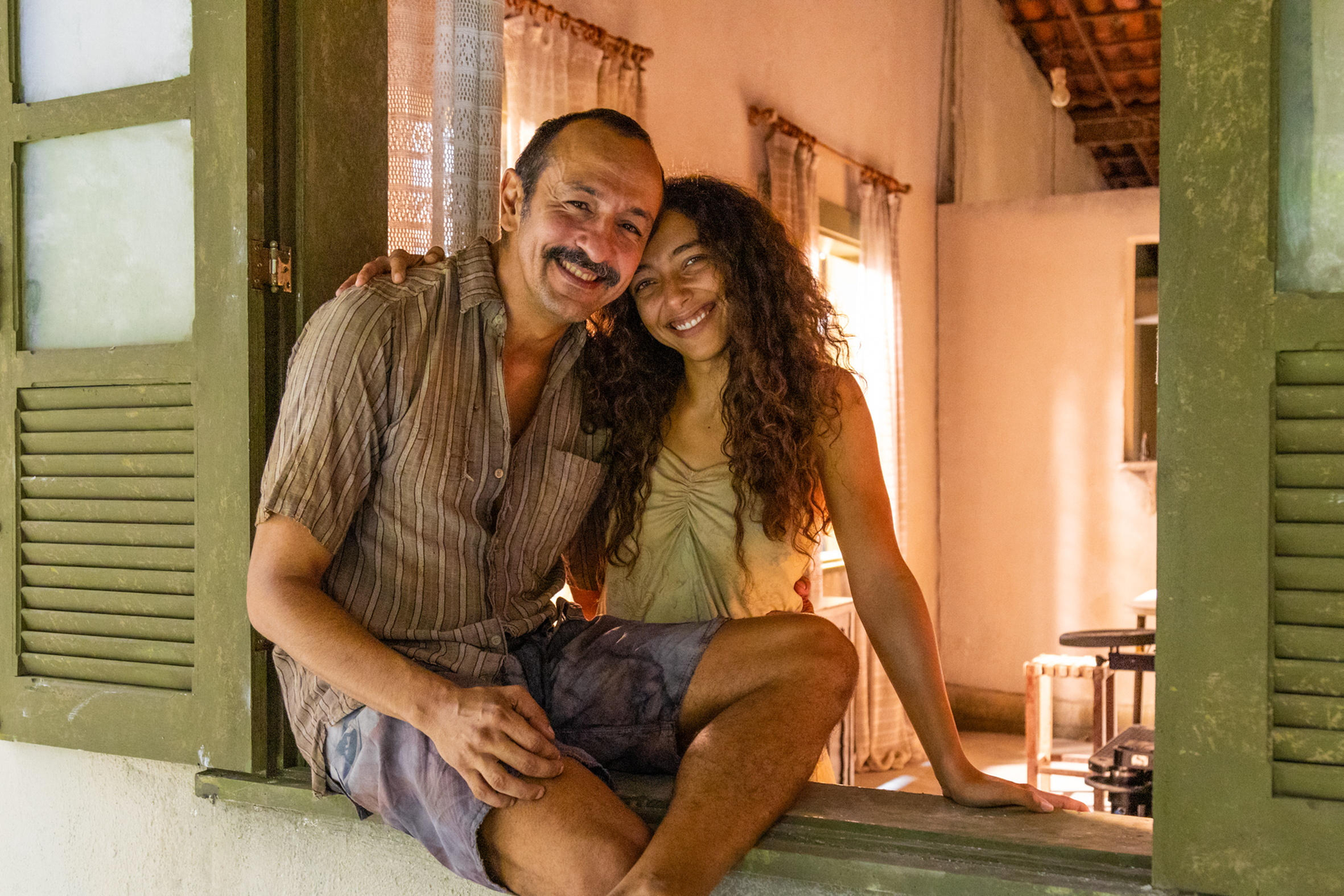 Tião (Irandhir Santos) e Joana (Alice Carvalho) em 'Renascer' — Foto: Beatriz Damy/Rede Globo
