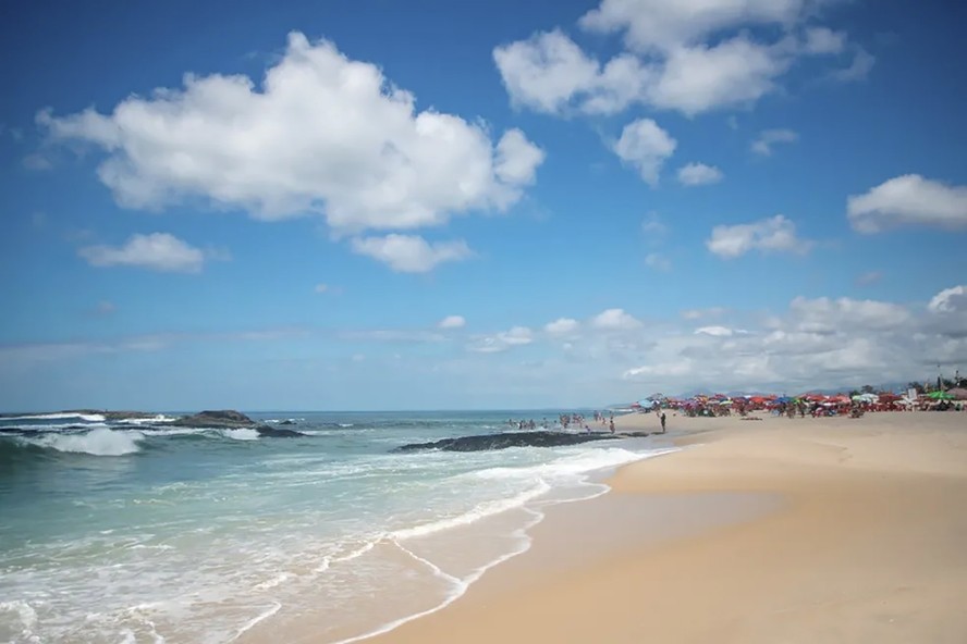 A Praia de Itaúna, um dos pontos turísticos de Saquarema, que sedia etapa do Mundial de Surfe