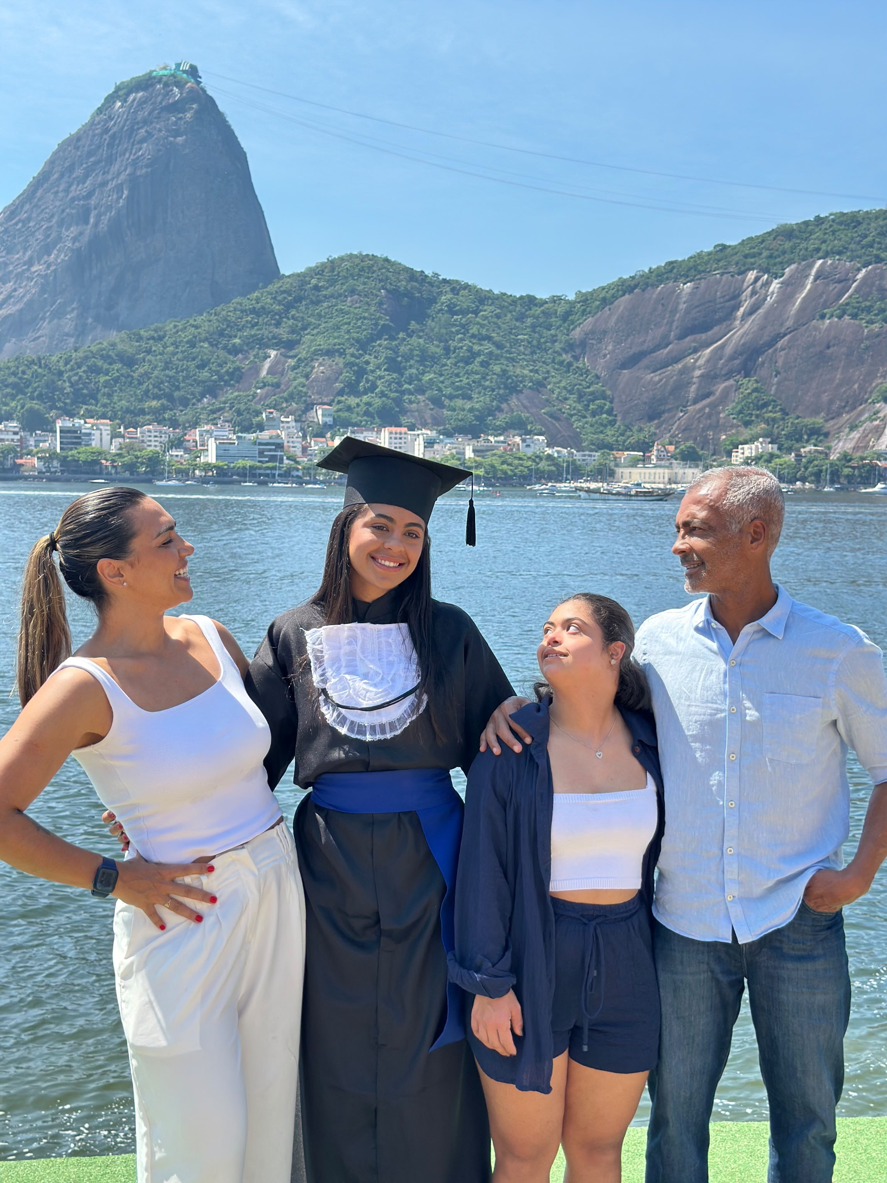 Romário comemora formatura da filha de 23 anos: 'Orgulho'