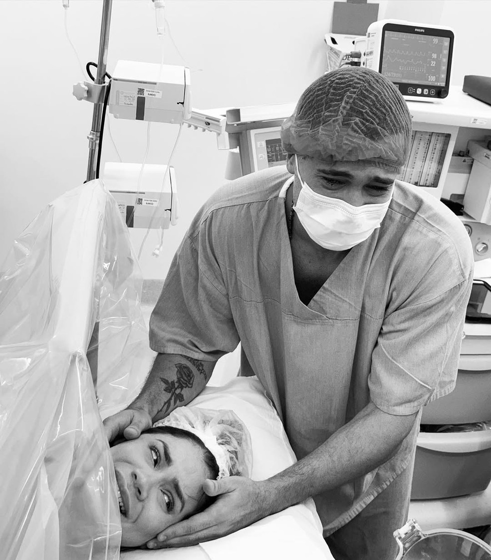 Fotos postadas pela cantora Lexa quando anunciou o nascimento e a morte de sua filha, Sofia &mdash; Foto: Reprodu&ccedil;&atilde;o de Instagram