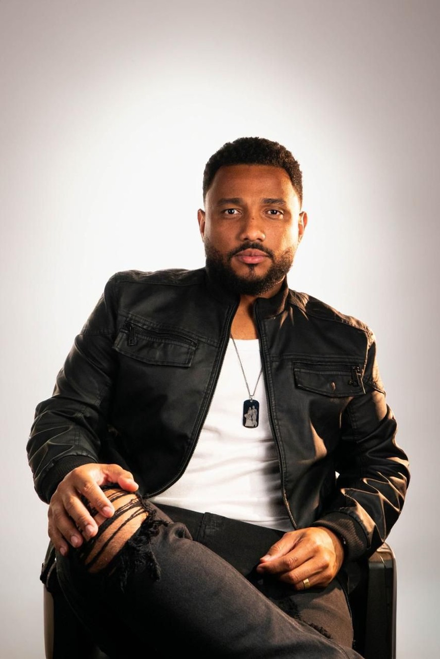 Eli Soares comemora sua 8ª indicação ao Grammy e lança novo projeto