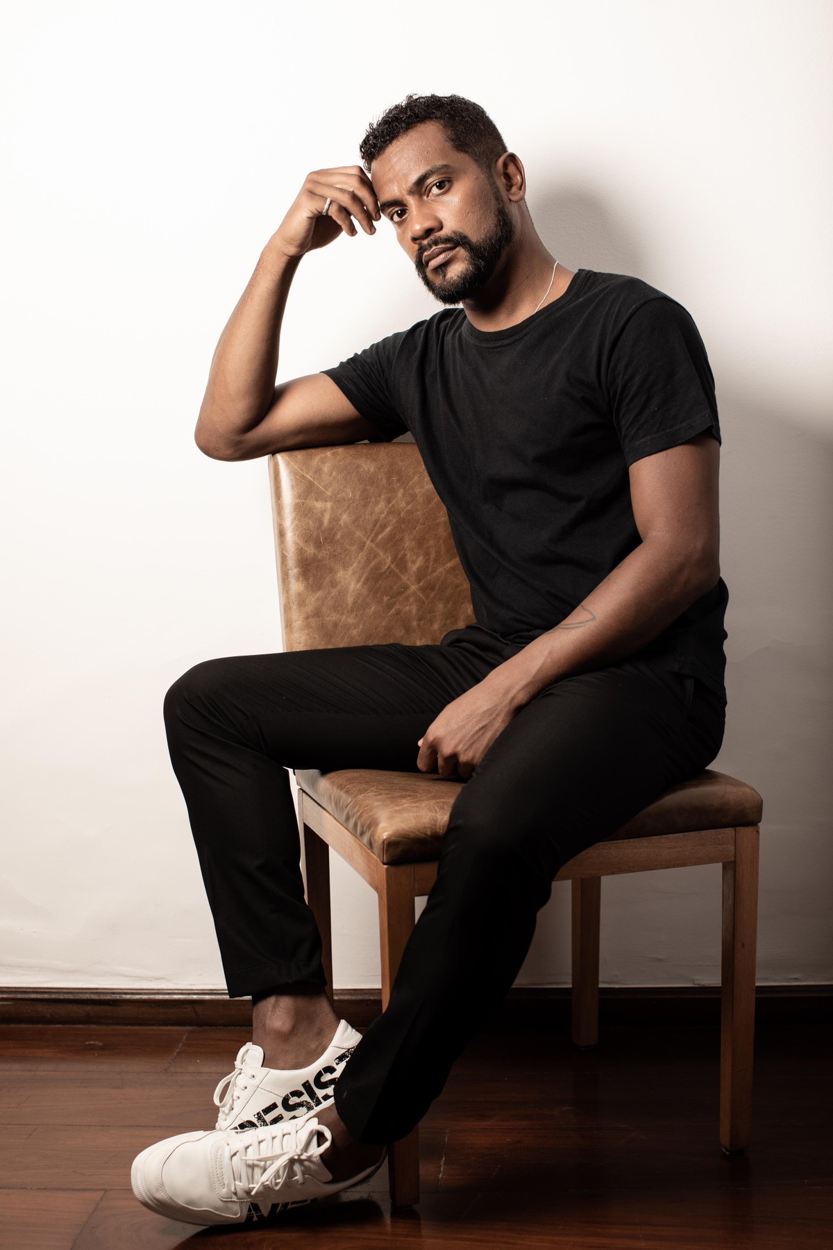 No ar em 'Mania de você', Samuel de Assis sobe ao palco no Dia da Consciência Negra: 'Tive muitas crises de choro'