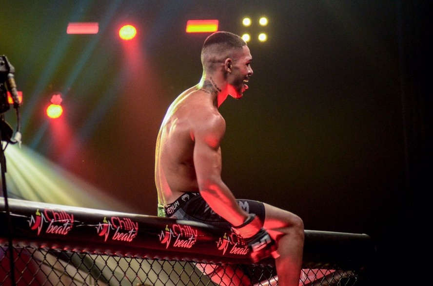Em busca de uma chance no UFC, Lincon Santos encara compatriota em ...