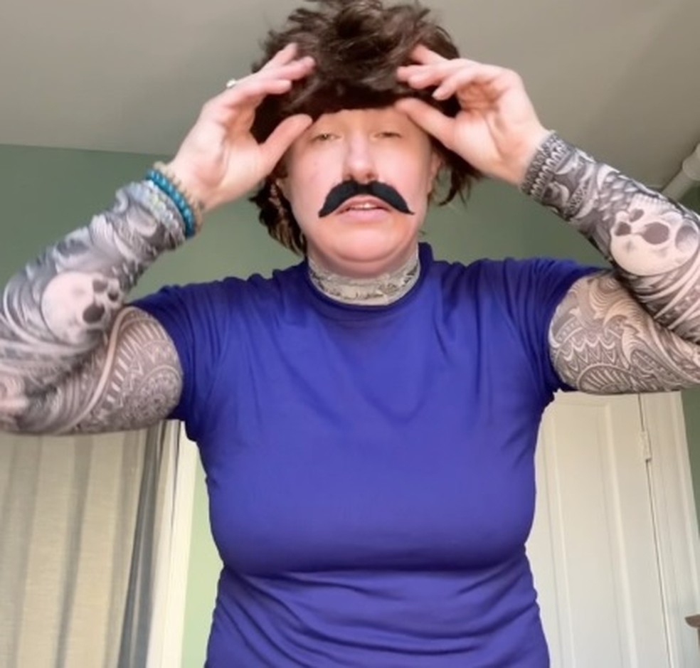 Claire Wyckoff passou a fazer corridas noturnas na rua caracterizada como homem para se sentir mais segura — Foto: Reprodução/TikTok