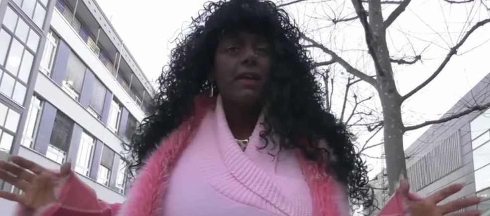 Nascida loira e de pele clara, Martina Big se identifica como negra — Foto: Reprodução