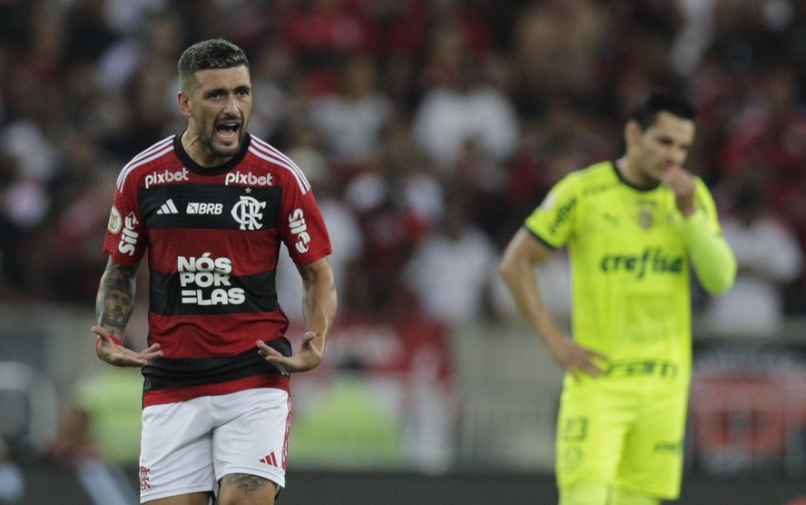 Arrascaeta marcou um dos gols da vitória do Flamengo sobre o Palmeiras