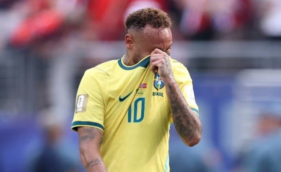 Neymar sofre nova queda e é eliminado do torneio de pôquer em Las Vegas