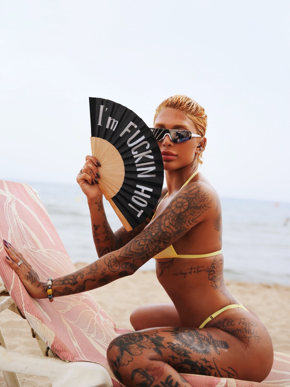 Dhiovanna Barbosa, irmã de Gabigol, em praia de Barcelona — Foto: Igor Moreira/Reprodução/Instagram