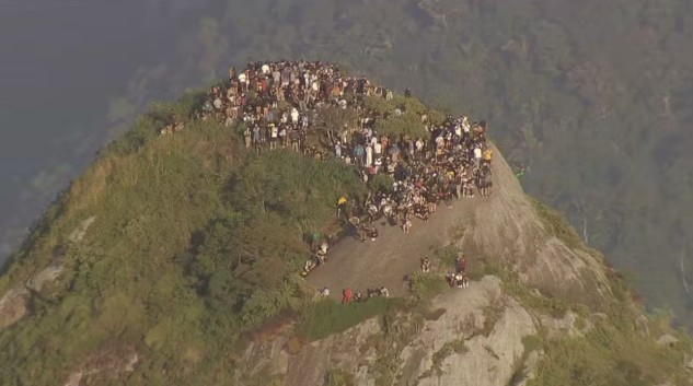 Turistas ficam retidos no morro dois irmãos durante operação policial no vidigal