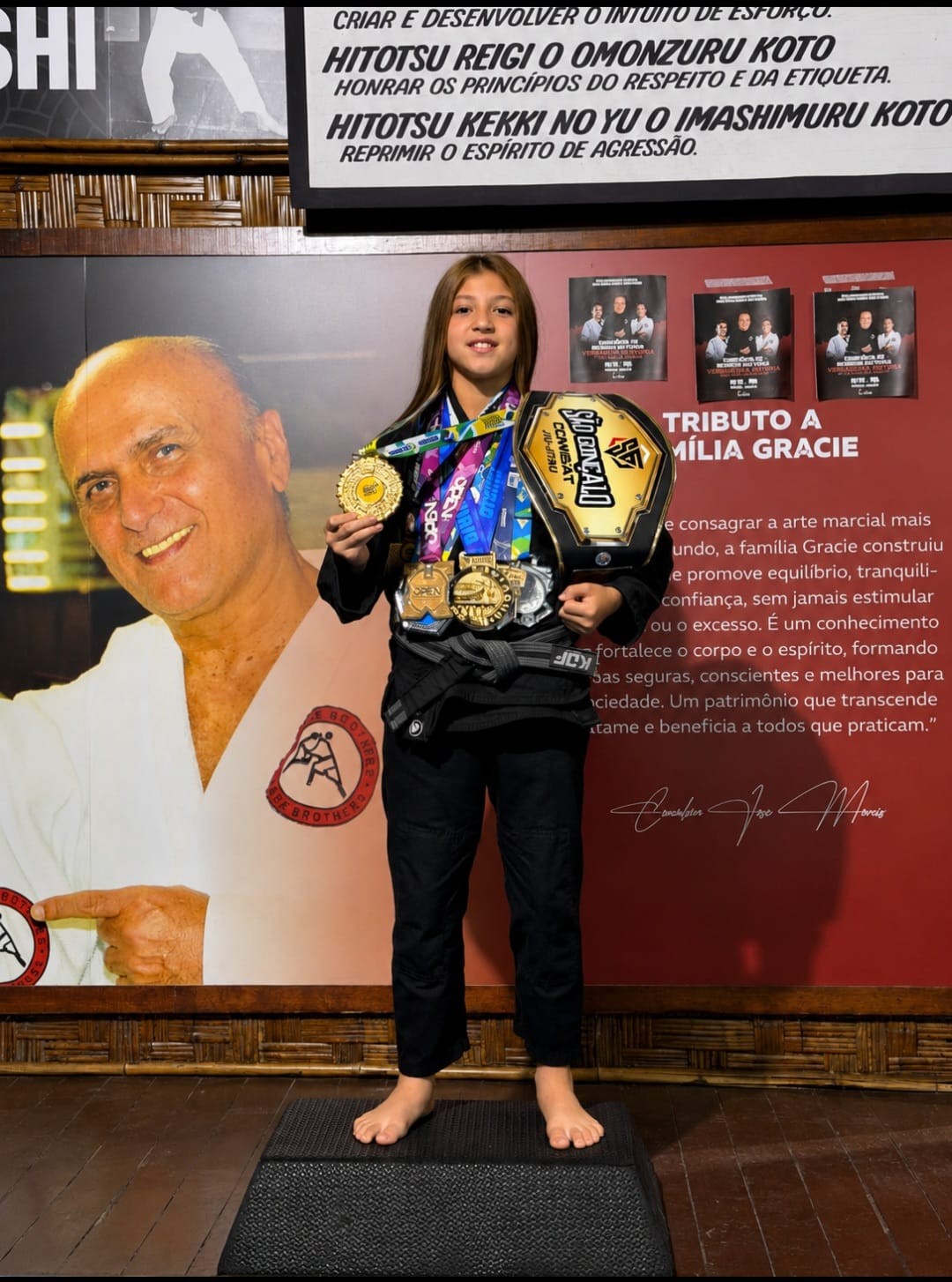 Menina de 10 anos acumula cinturões e medalhas no jiu-jitsu
