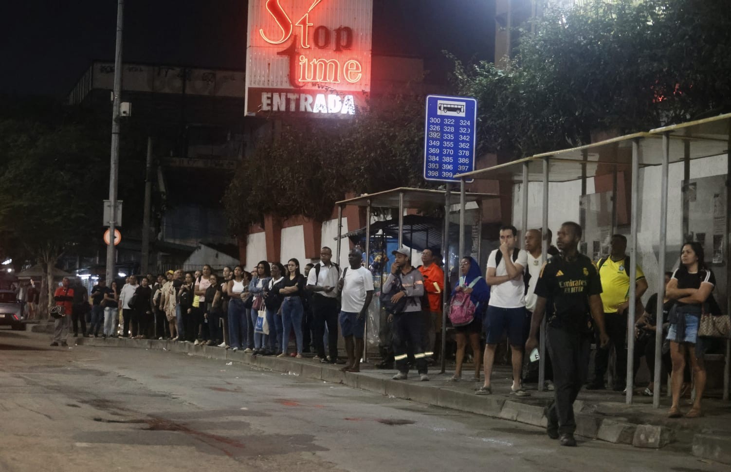 Greve de ônibus no Rio: passageiros voltam a relatar pontos lotados em segundo dia de paralisação