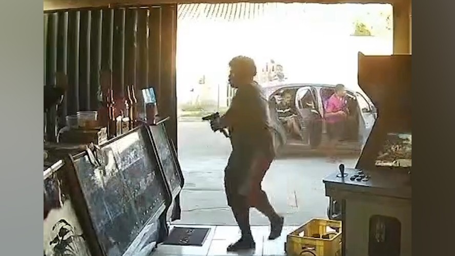 Homens armados atacam seis pessoas dentro de bar em Campos dos Goytacazes