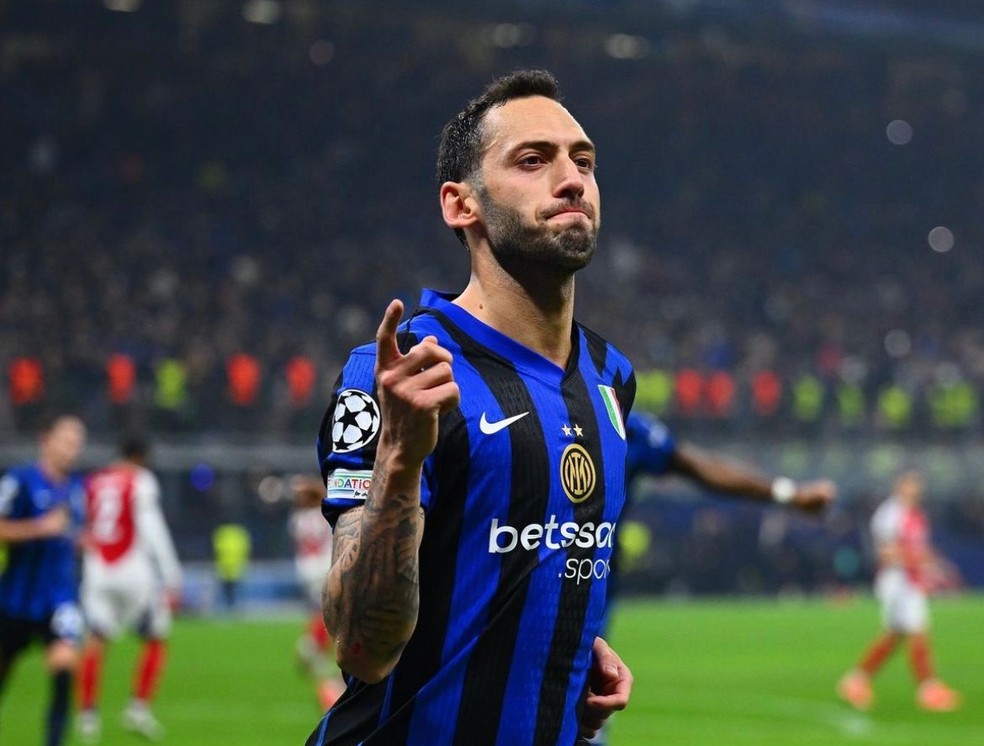 Calhanoglu comemora o gol marcado sobre o Arsenal — Foto: Divulgação Inter de Milão