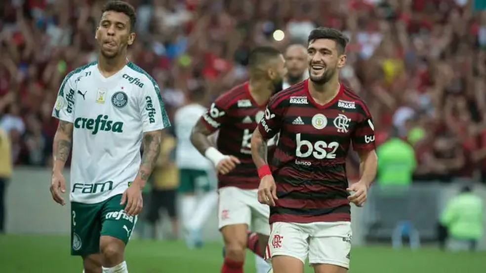 Marco Rocha e Arrascaeta na vitória sobre o Palmeiras que valeu a liderança em 2019 — Foto: Alexandre / Flamengo