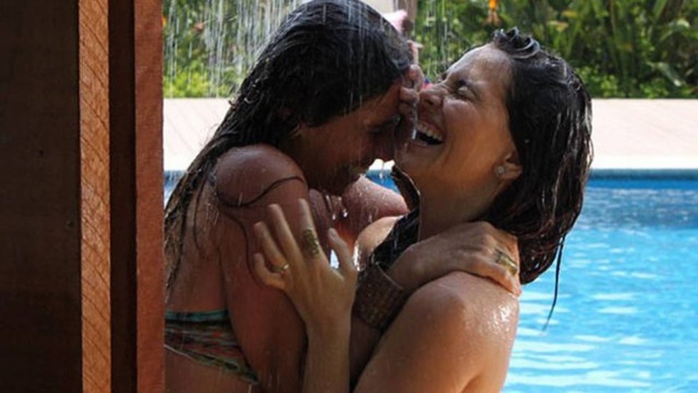 Marina (Tain&aacute; M&uuml;ller) e Clara (Giovanna Antonelli) na novela "Em fam&iacute;lia" &mdash; Foto: Globo