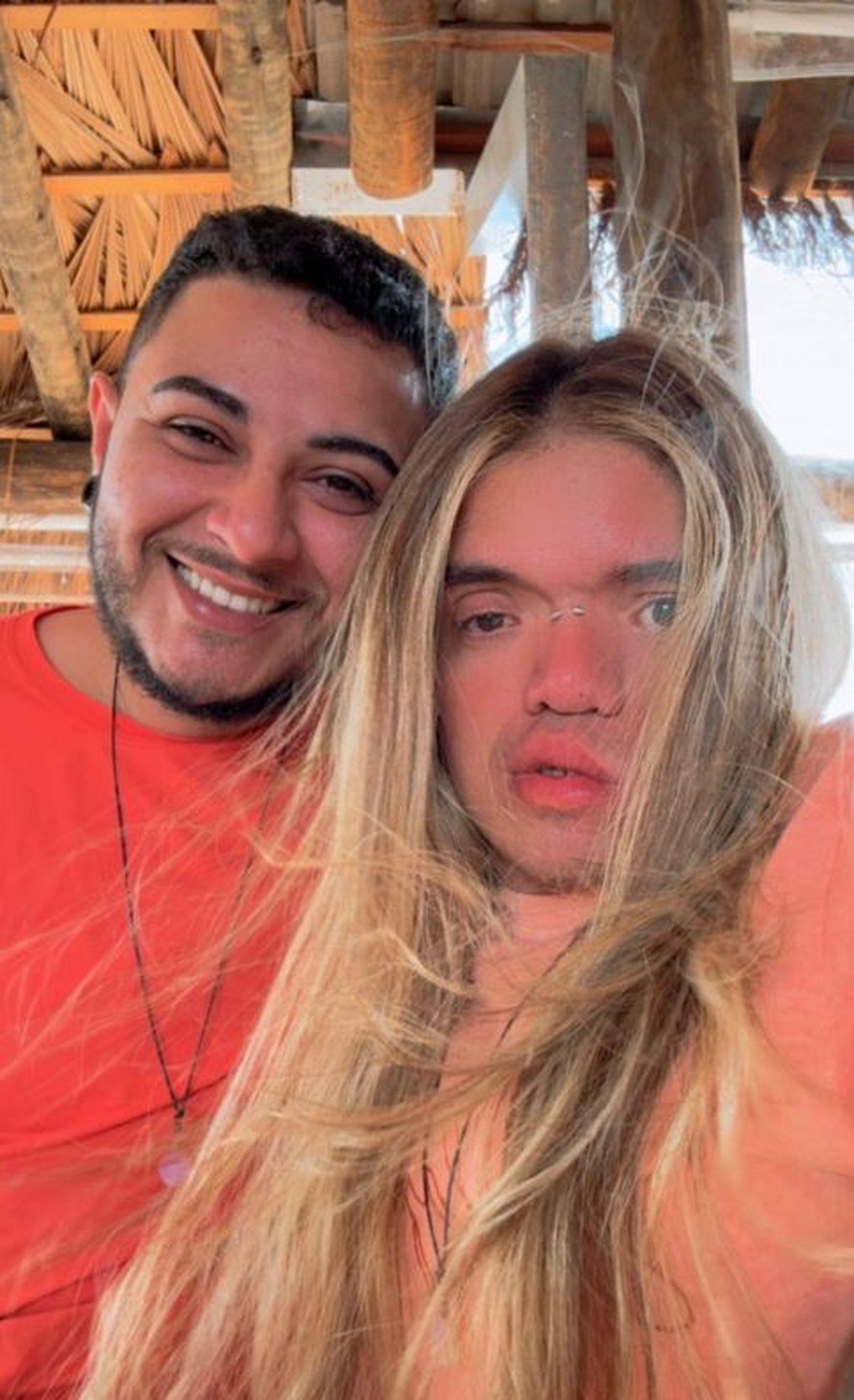 Leandrinha Du Art dispara contra especula&ccedil;&otilde;es sobre seu namoro e se declara a Izacc Medeiros