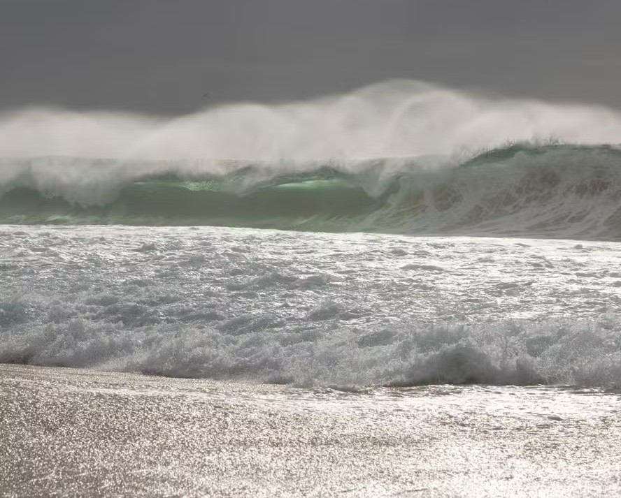 Ressaca atinge orla do Rio nesta quinta-feira, aponta Marinha