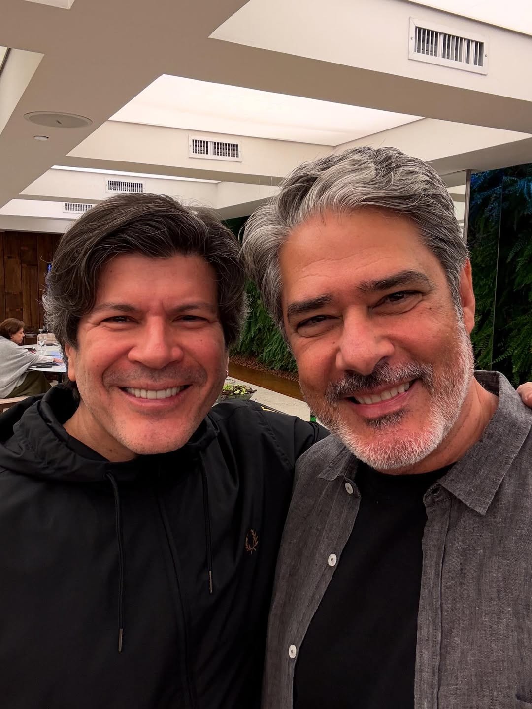 William Bonner e Paulo Ricardo são colegas desde a época da faculdade — Foto: Reprodução/Instagram