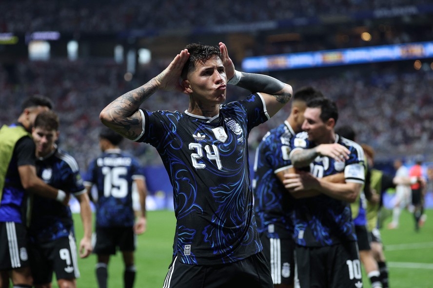 Com uma virada espetacular seleção da Argentina despacha a assustada Inglaterra