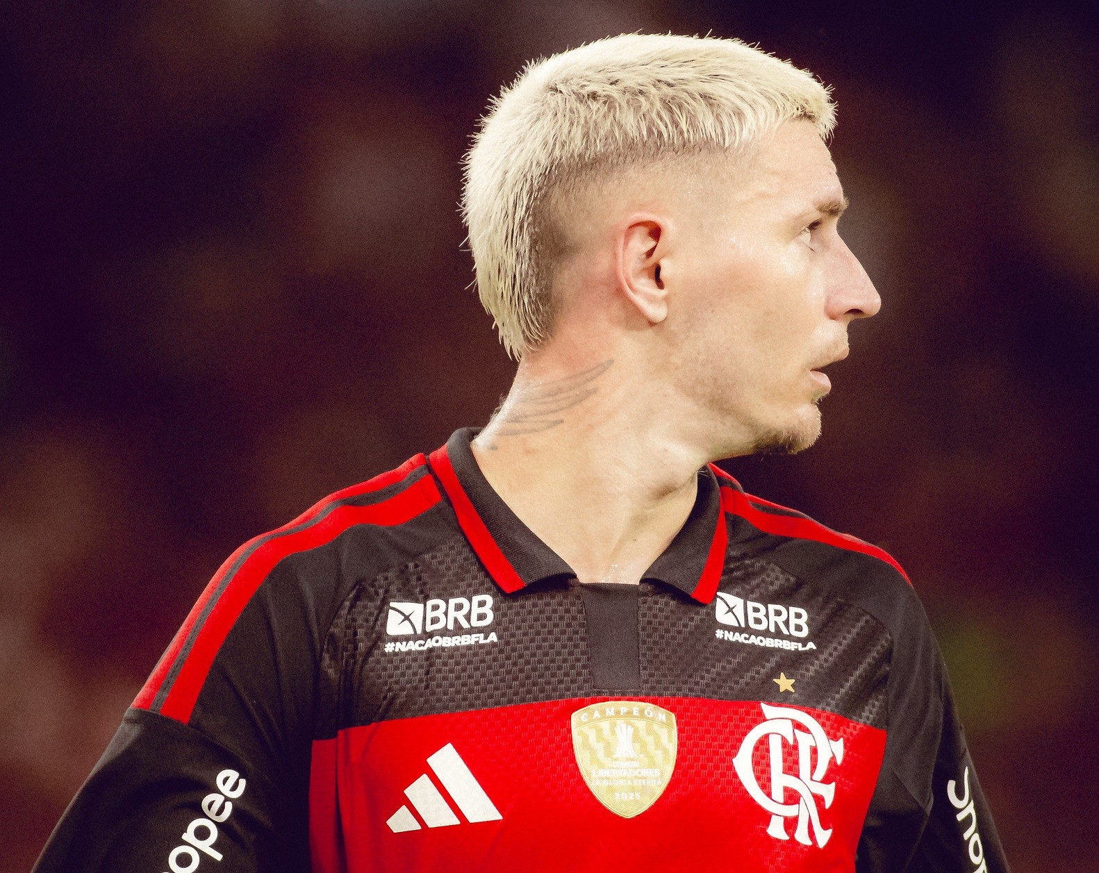 Varela acumula sequência no Flamengo e toma conta da disputa pela ...