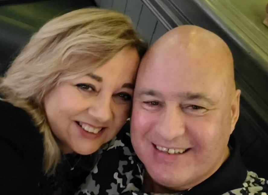 Mulher termina casamento de 16 anos após o marido se envolver com golpista que se passava por ex-estrela erótica