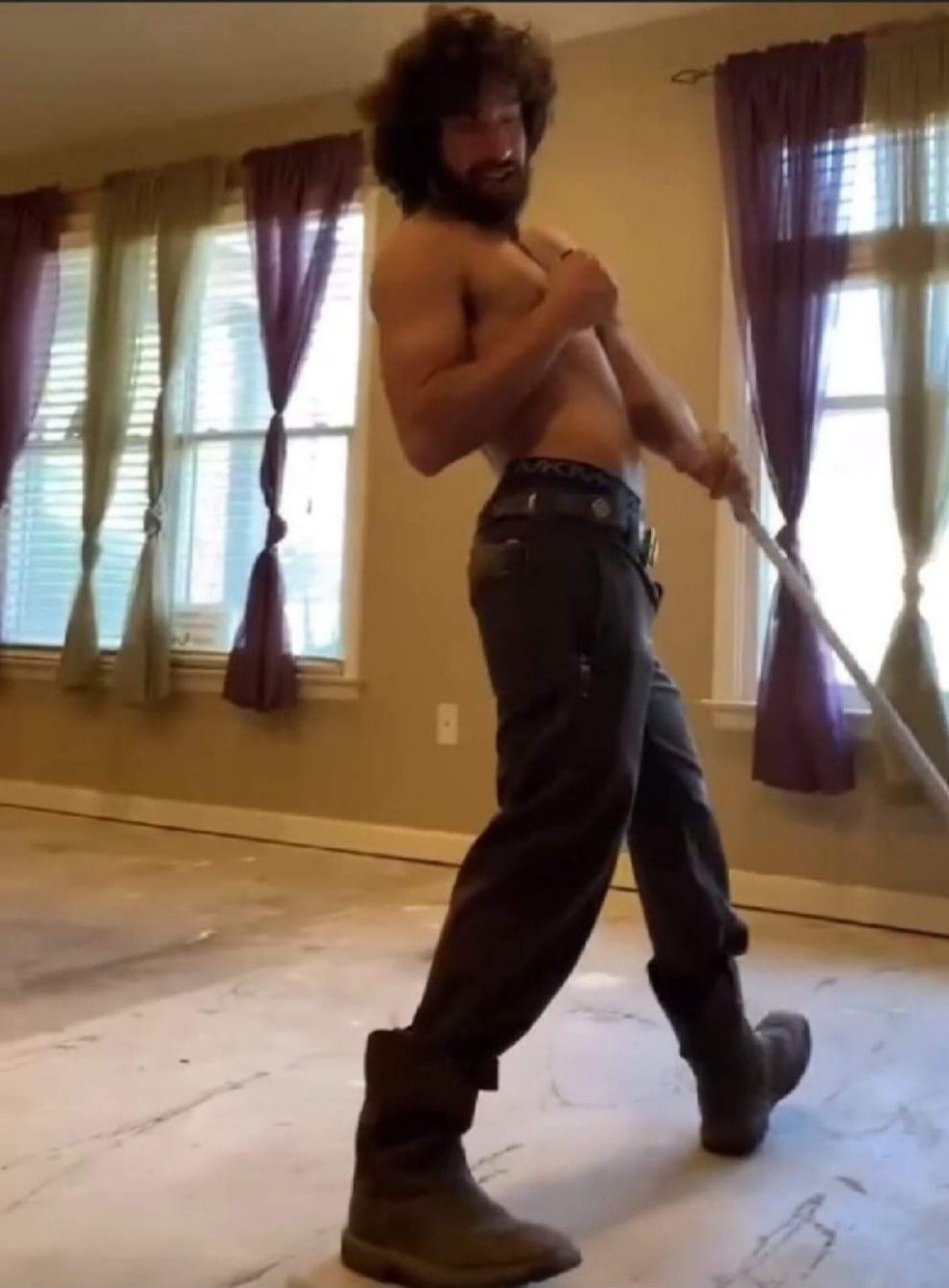 contioutra.com - Ele é a cara do avô: neto de Raul Seixas surge nos EUA e viraliza nas redes - veja fotos