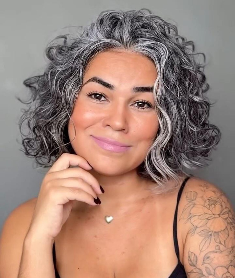 Aline parou de pintar o cabelo h&aacute; cerca de cinco anos &mdash; Foto: Arquivo pessoal