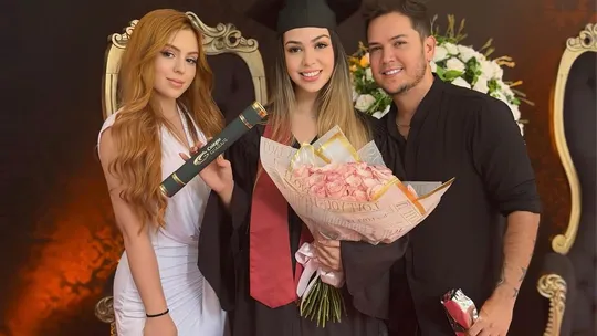 Melody: De Fenômeno da Internet a Estrela Pop com Cachê Triplicado e Planos Audaciosos