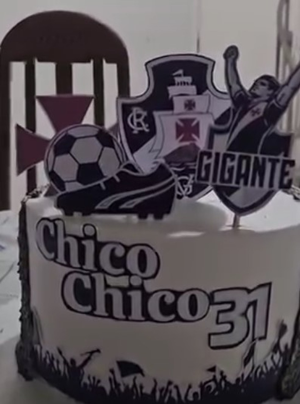 O bolo do aniversário de 31 anos de Chico Chico — Foto: reprodução/ instagram