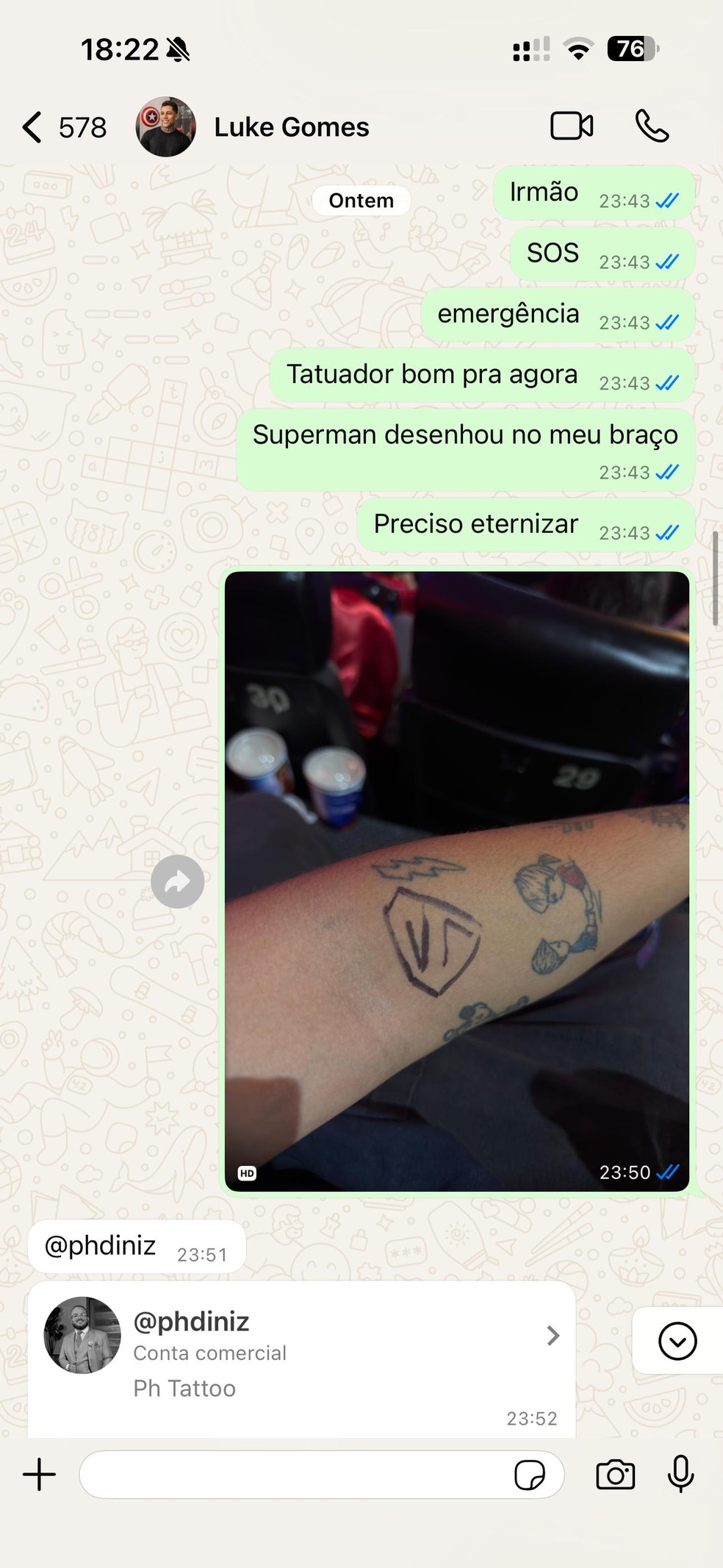 Pai de Kal-El mostra troca de mensagens com amigo à procura de tatuagem — Foto: arquivo pessoal