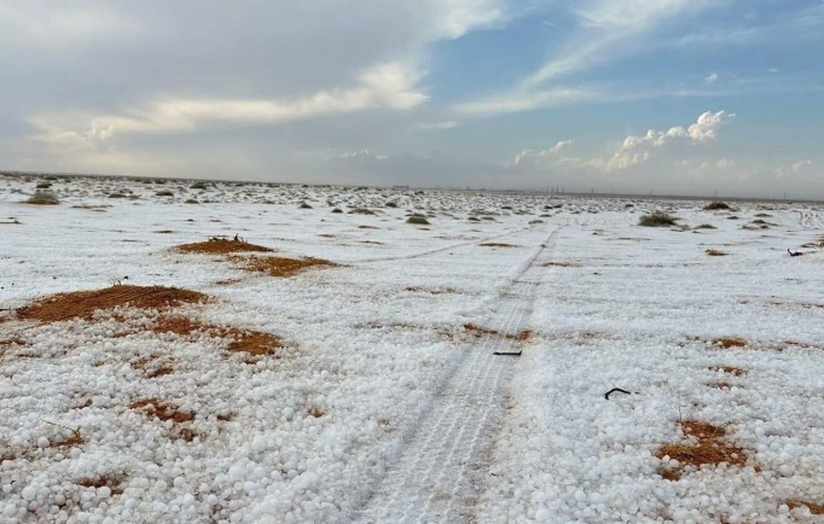 Pela primeira vez na História, deserto saudita fica coberto de neve | Collorau