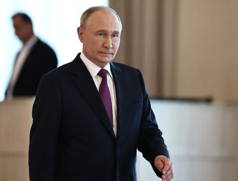 Vladimir Putin em Baku, no Azerbaij&atilde;o &mdash; Foto: AFP
