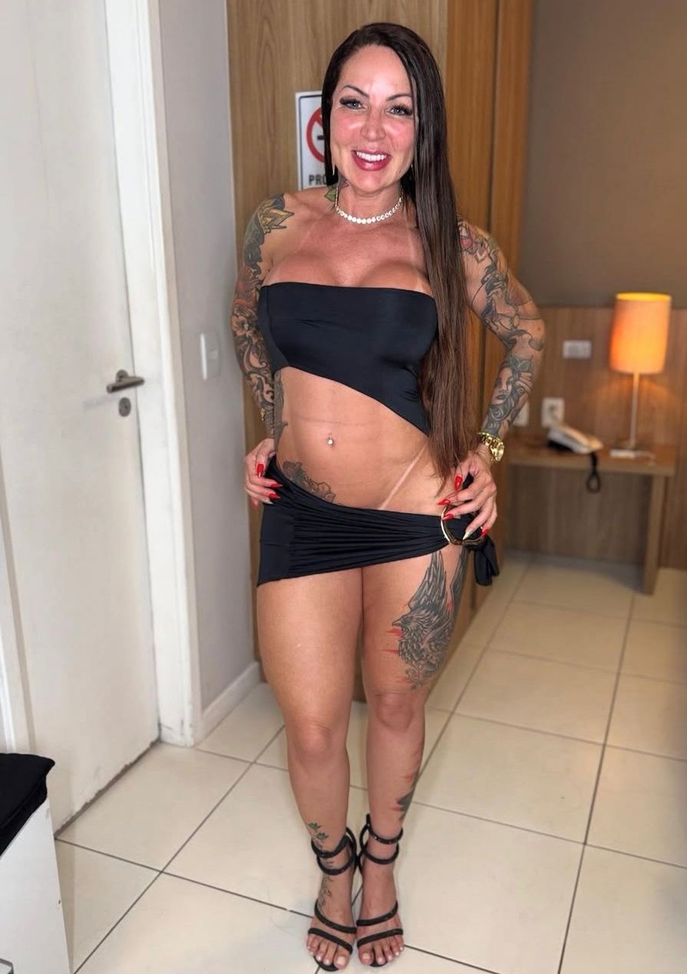 Elisa Sanches volta usar vestido sem calcinha em evento — Foto: Reprodução/Instagram