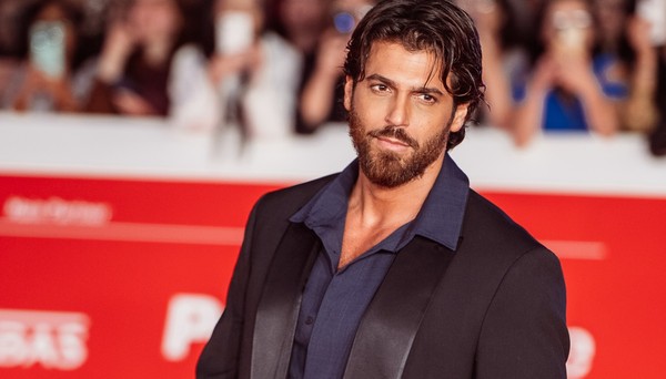 Can Yaman anuncia resultado de exame toxicológico após ser detido em megaoperação 