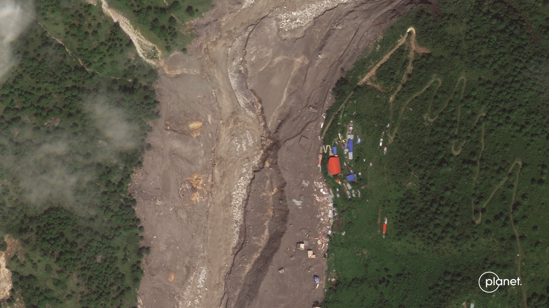 Avalanche no Nepal: drones e câmeras térmicas são usados nas buscas por desaparecidos - QTU Questões do Universo