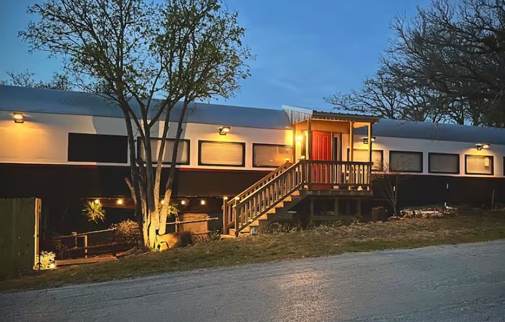 Trem-hotel em Eastland (Texas, EUA) — Foto: Reprodução / Airbnb