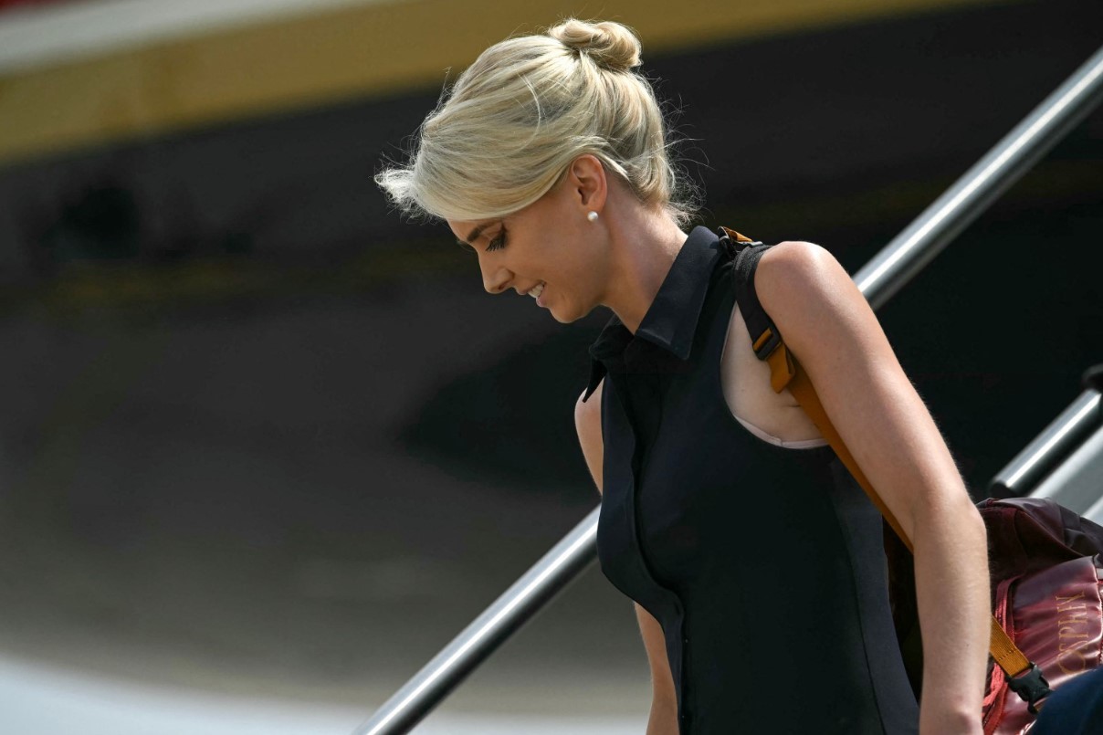'Impressora Humana': secretária de Trump lidera lista de mulheres mais influentes na política em Washington