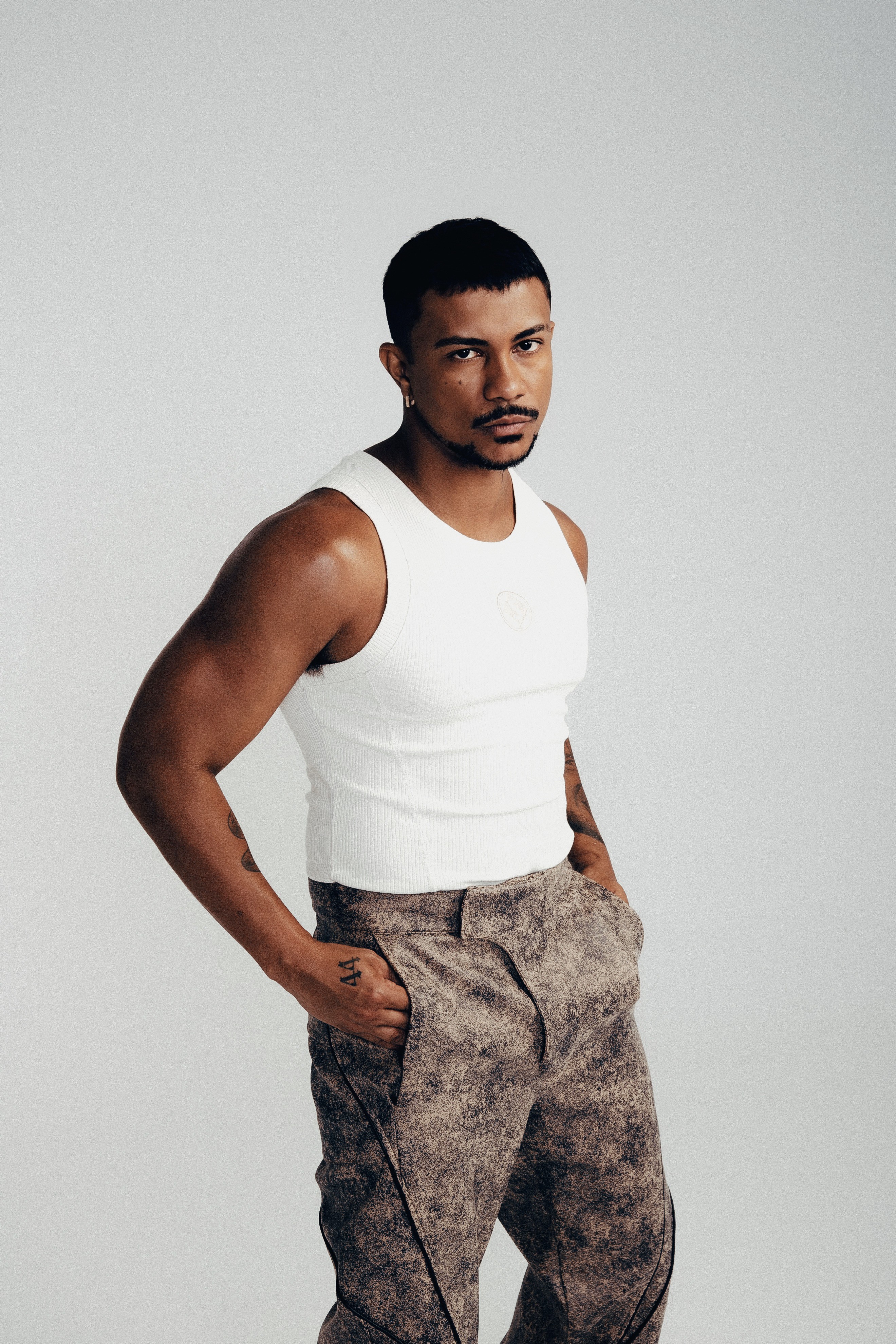 No ar em  Três Graça , Xamã fala da vergonha ao gravar cenas de nudez e da vaidade construída com o tempo :  Sou bonitão mesmo  